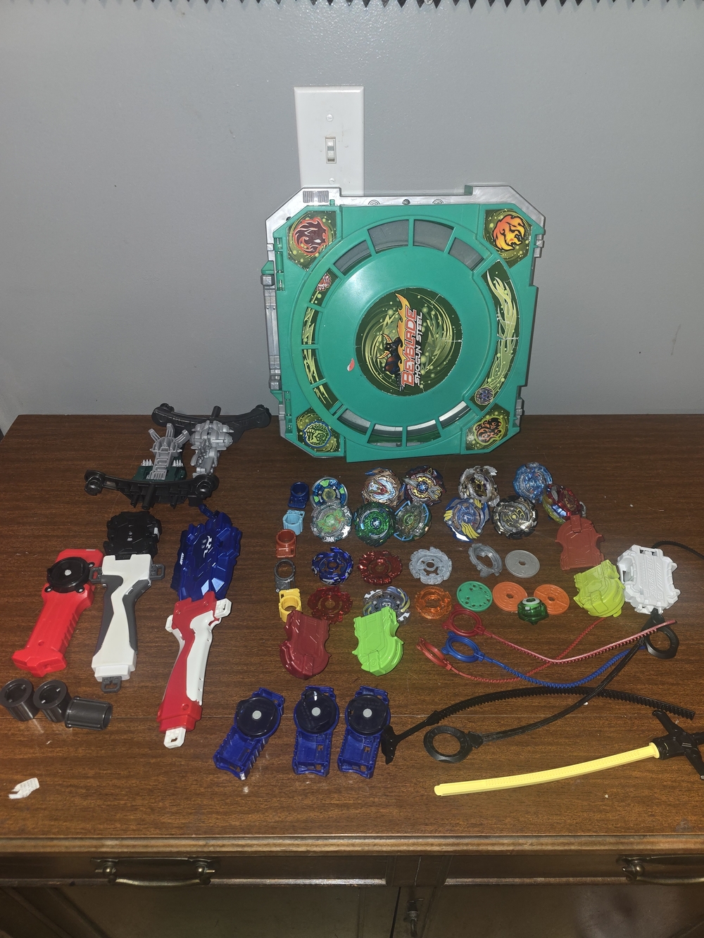 Vintage Beyblade Shogun Steele Portable Battle Arena Case WITH BEYBLADES Lot